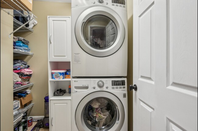 Building Photo - 4922 Lerch Dr