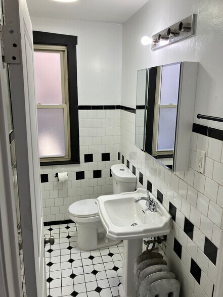 Bath - 4319 W Monroe St