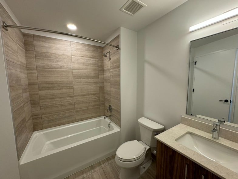 Building Photo - 144 N Aberdeen St