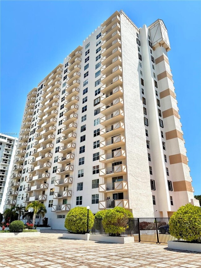 Building Photo - 1865 S Ocean Dr