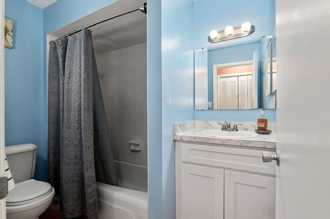 Building Photo - Beautiful 4/3 home With Attached Mother In...