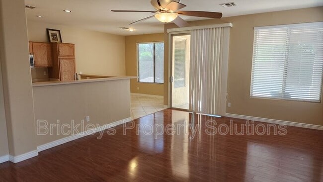 Building Photo - 410 N Bell Pl
