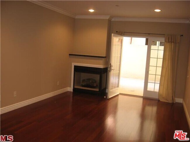 Building Photo - 1135 Rexford Dr
