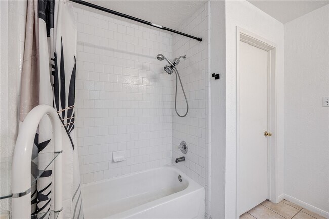 Building Photo - 16406 Cypress Valley Dr