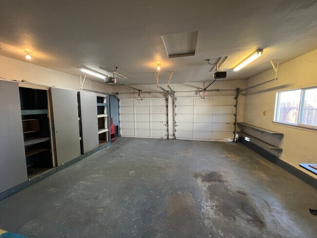 Building Photo - 3 bedroom single story in Manteca!