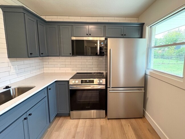 Building Photo - Newly Remodeled Home near KSU Football Sta...