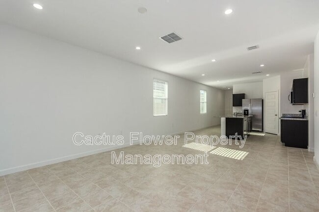 Building Photo - 2037 W Shelly Ave