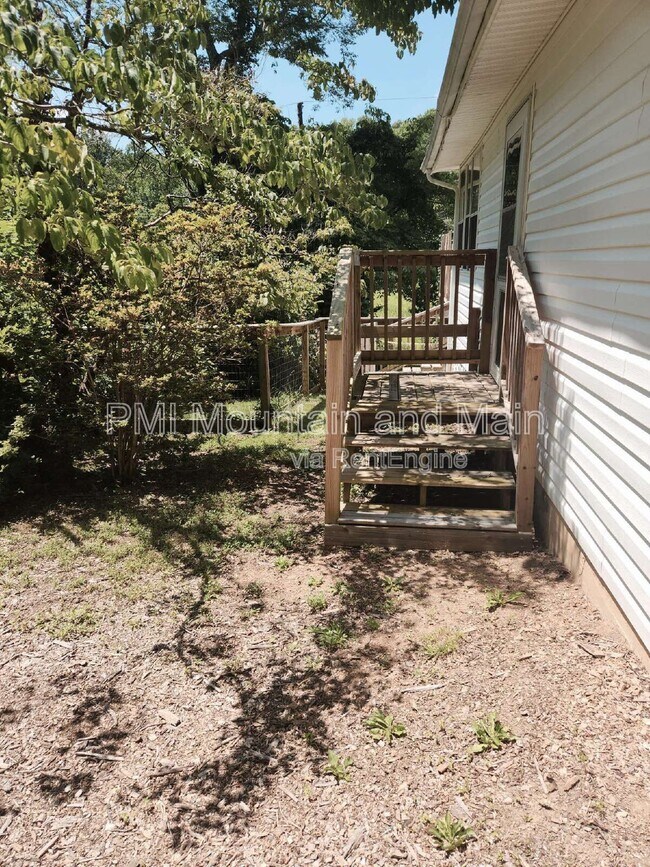 Building Photo - 488 Lake Hosea Dr