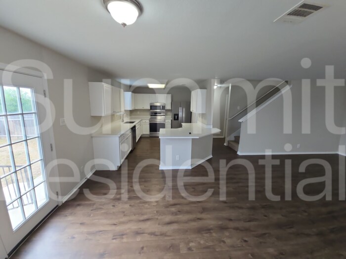 Building Photo - 120 Beech Dr