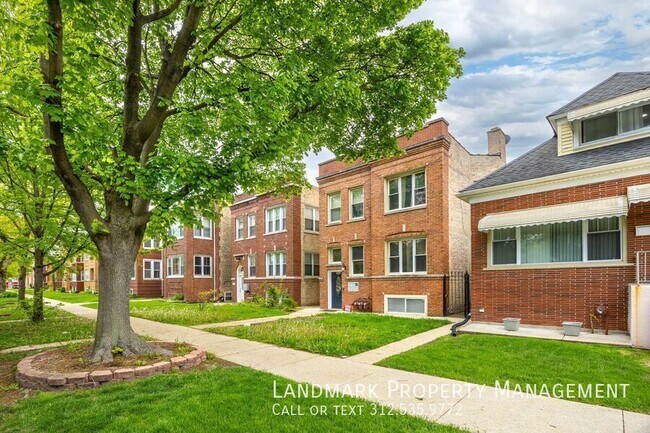 Building Photo - 4343 W Drummond Pl