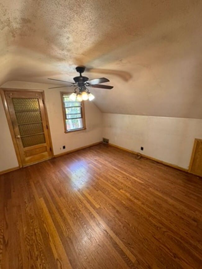 Building Photo - AVAILABLE SEPTEMBER 1: Updated 4-bedroom single family home on a quiet block- with 2 kitchens, 2 ...