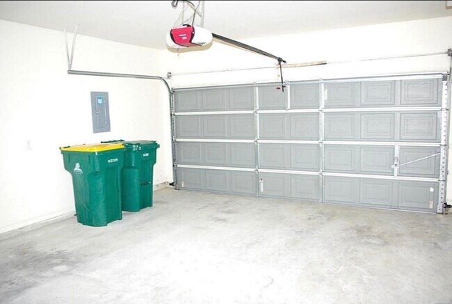 Building Photo - 18 Milepost Ct