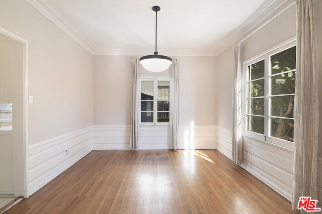 Building Photo - 1215 S Alfred St