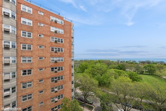 Building Photo - 4950 N Marine Dr