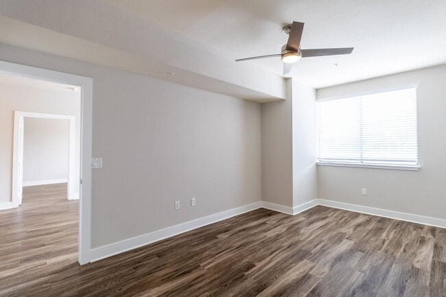 Building Photo - Modern 2 Bedroom, 2 Bathroom in West Campus