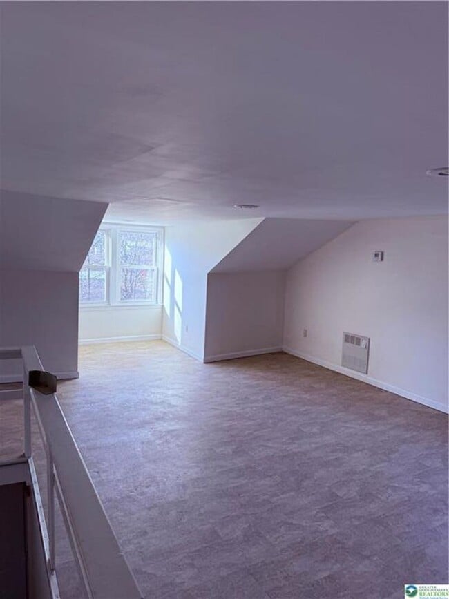 Building Photo - 3 bedroom 1 bathroom