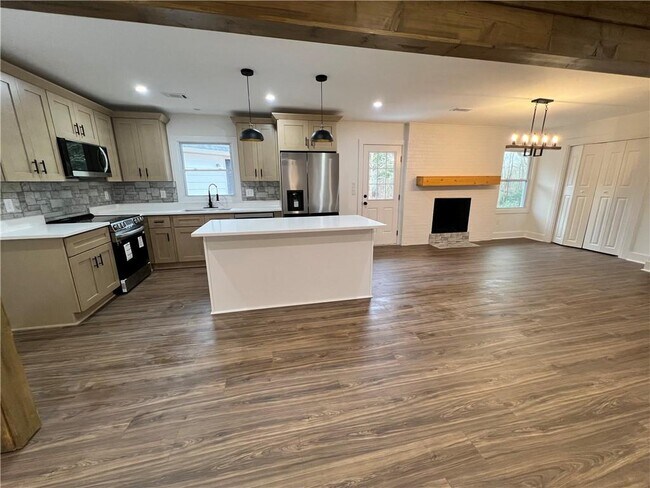 Building Photo - 1938 GA-212