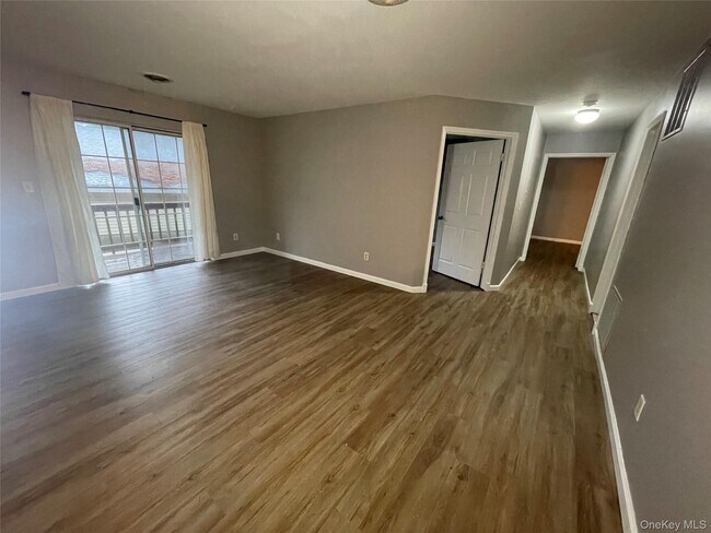 Building Photo - 1902 Rosewood Ct