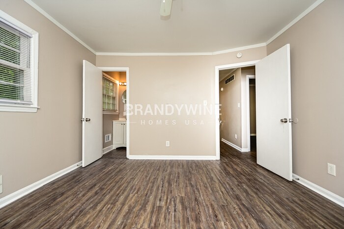Building Photo - 5515 Scofield Rd