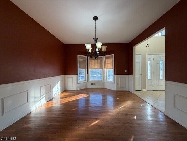 Building Photo - 105 Churchill Ave