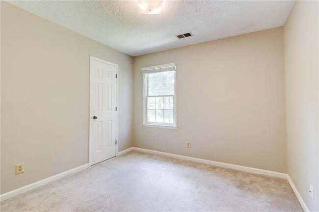 Building Photo - 1049 Seven Springs Cir NE