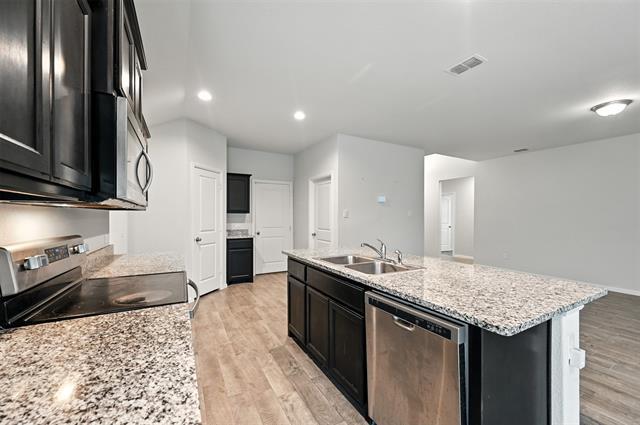 Building Photo - 516 Foxhunter St