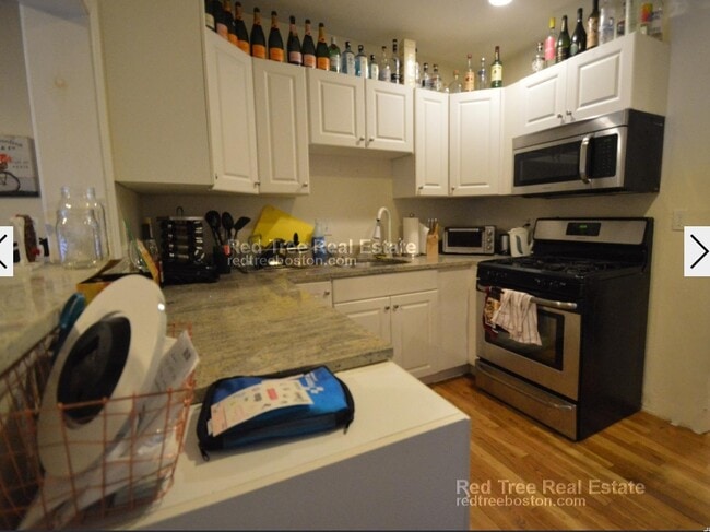 Building Photo - 72 Egmont St