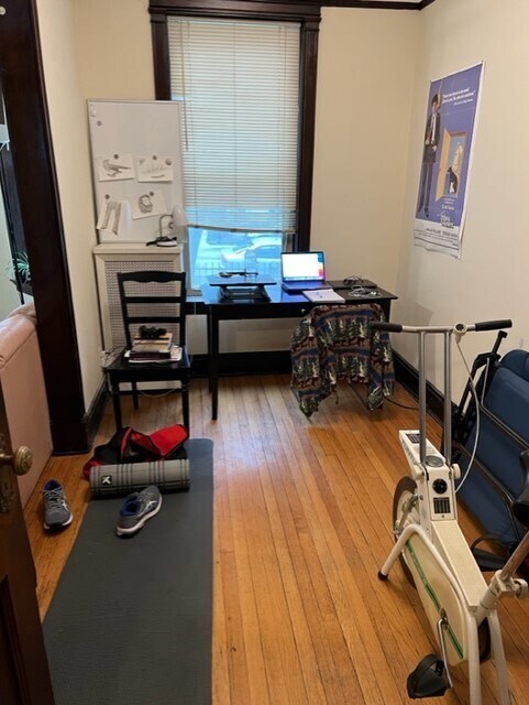 Building Photo - 638 W Grace St