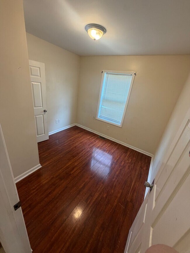 Building Photo - 380 3rd St
