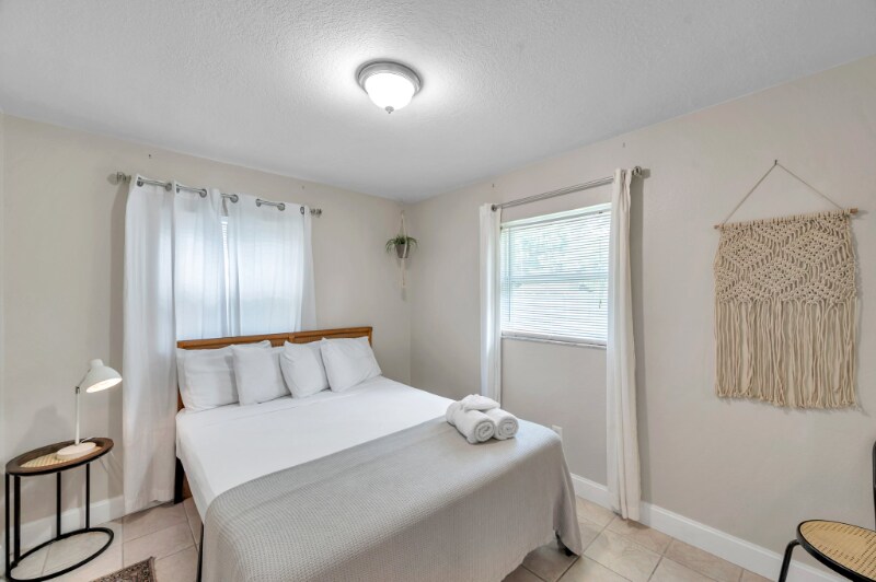 Building Photo - 3371 N Bay Ave