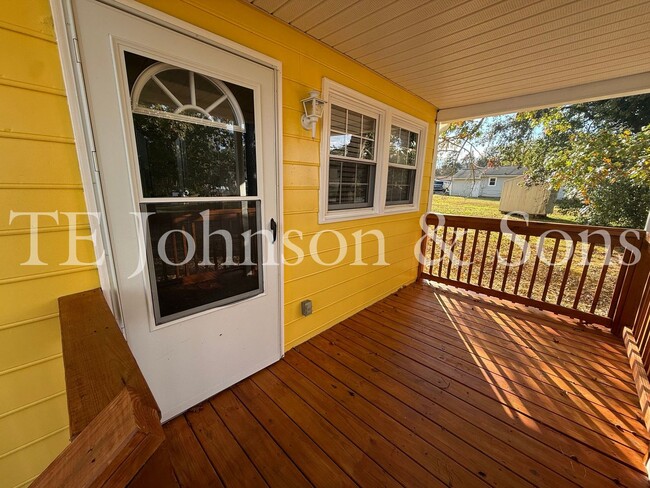 Building Photo - Cozy 3 Bedroom Home with Modern Touches in Winston-Salem