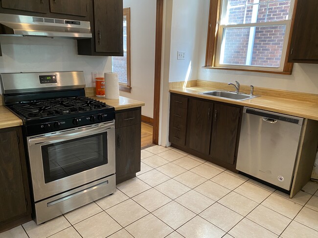 Kitchen - 107 W Sycamore St