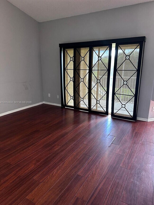 Building Photo - 979 Coral Club Dr