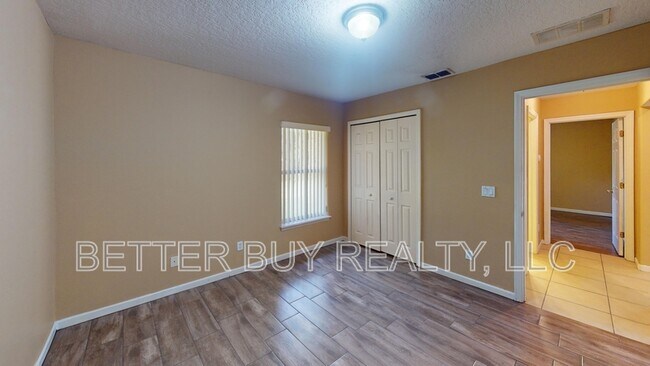 Building Photo - 18 Lloleeta Path