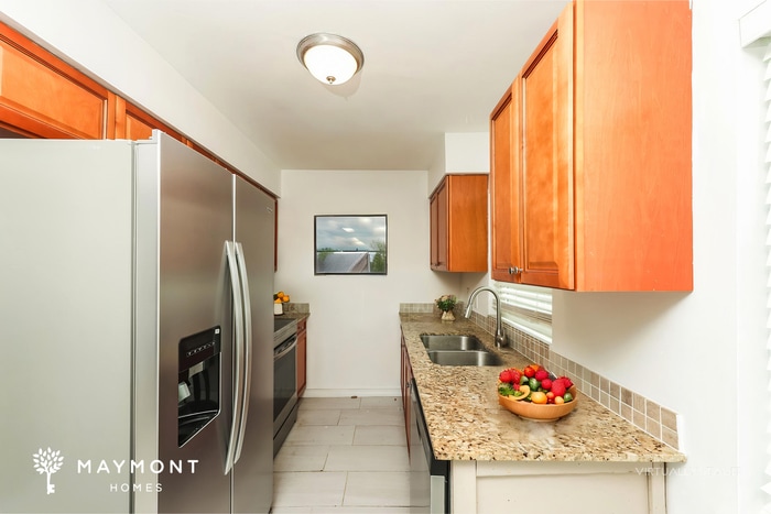 Building Photo - 1420 Palisades Dr