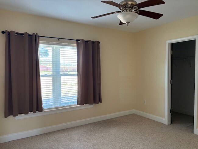 Building Photo - 532 Valparaiso Pkwy