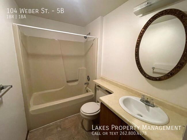 Building Photo - 1BR | 1BA 2nd Floor Unit in Walworth!