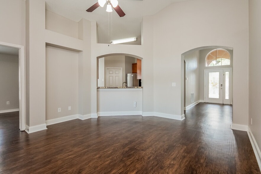 Building Photo - 721 Stonewyk Way