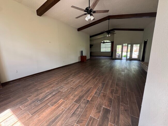 Building Photo - 1417 FM 969