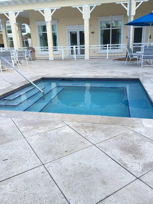 Building Photo - 230 SE 29th Ave