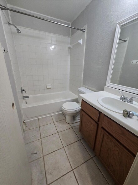 Building Photo - 217 Tolcarne Dr