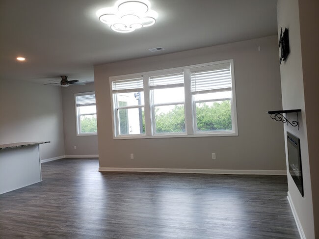 Building Photo - 138 Millers Ln