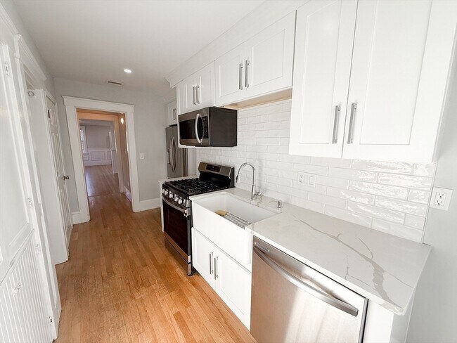 Building Photo - 39 Pond St