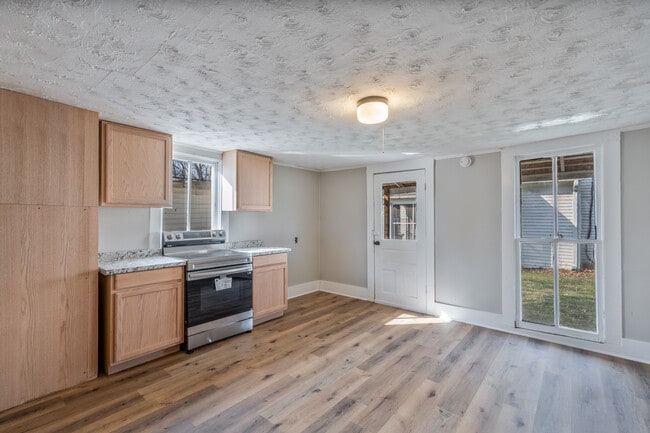 Building Photo - 319 Montague St