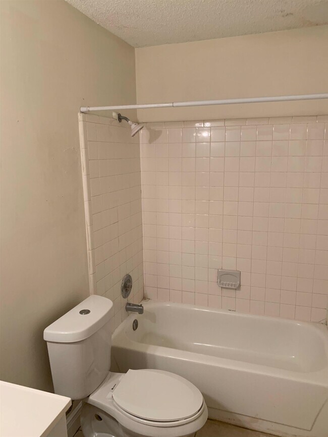 Building Photo - 2299 Sandpiper St