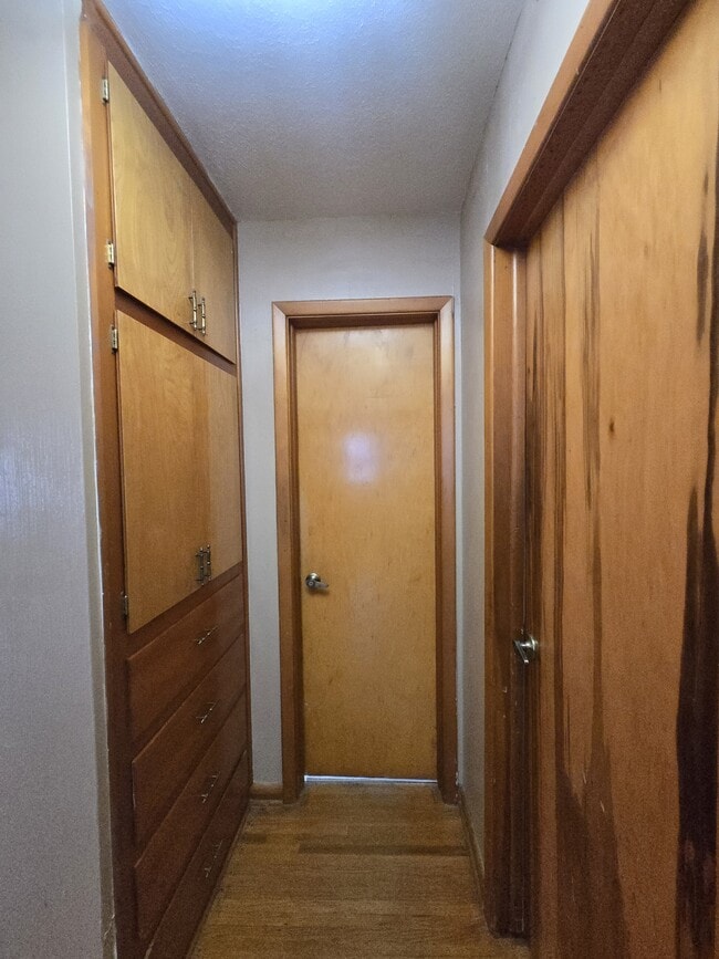 Building Photo - 902 N Colorado St