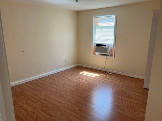 Building Photo - 539 Howe Ave