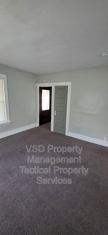 Building Photo - 8204 Vineyard Ave