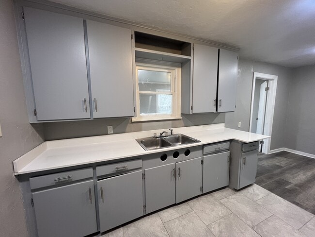 Building Photo - 3141 NW 30th St