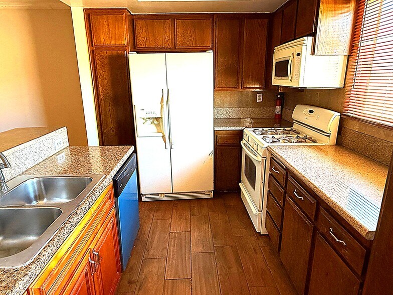 Building Photo - 13623 Valerio St